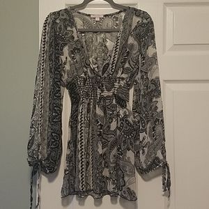 Romeo & Juliet Couture black and gray blouse